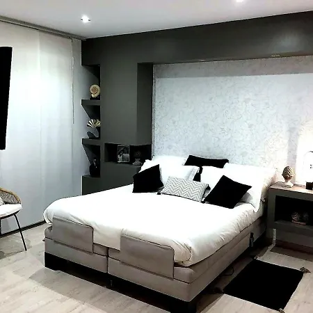 With Pool For 8 People, Near Beaches & Montpellier Vila *