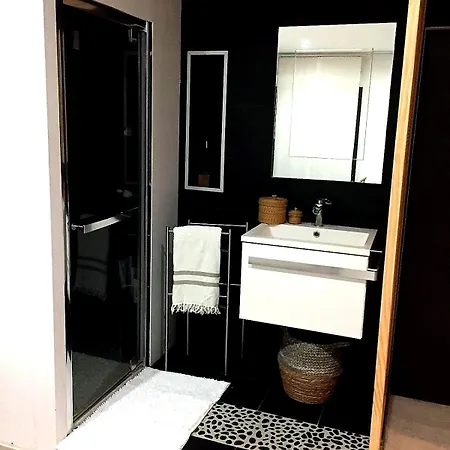 With Pool For 8 People, Near Beaches & Montpellier *