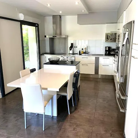 Vila With Pool For 8 People, Near Beaches & Montpellier *